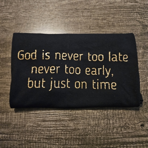 God is never late Tshirt - Picture 1 of 4